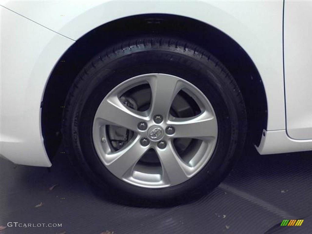 2011 Sienna V6 - Super White / Light Gray photo #3