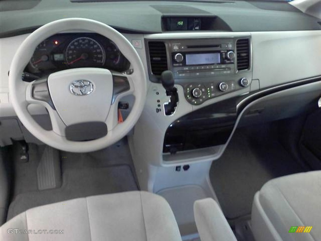 2011 Sienna V6 - Super White / Light Gray photo #5