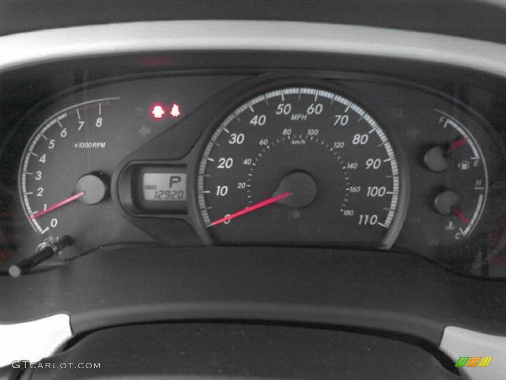 2011 Sienna V6 - Super White / Light Gray photo #9