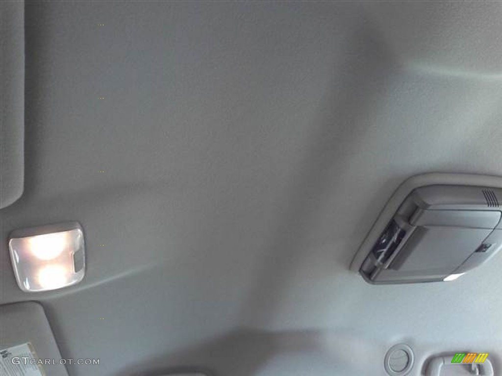2011 Sienna V6 - Super White / Light Gray photo #14