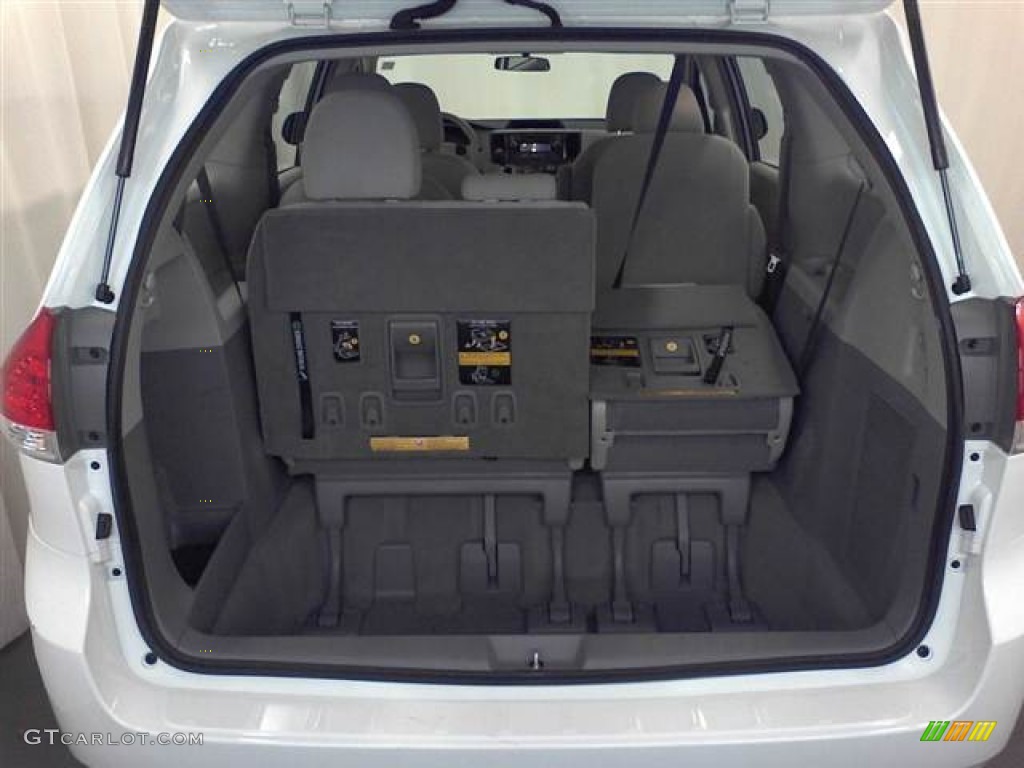 2011 Sienna V6 - Super White / Light Gray photo #15