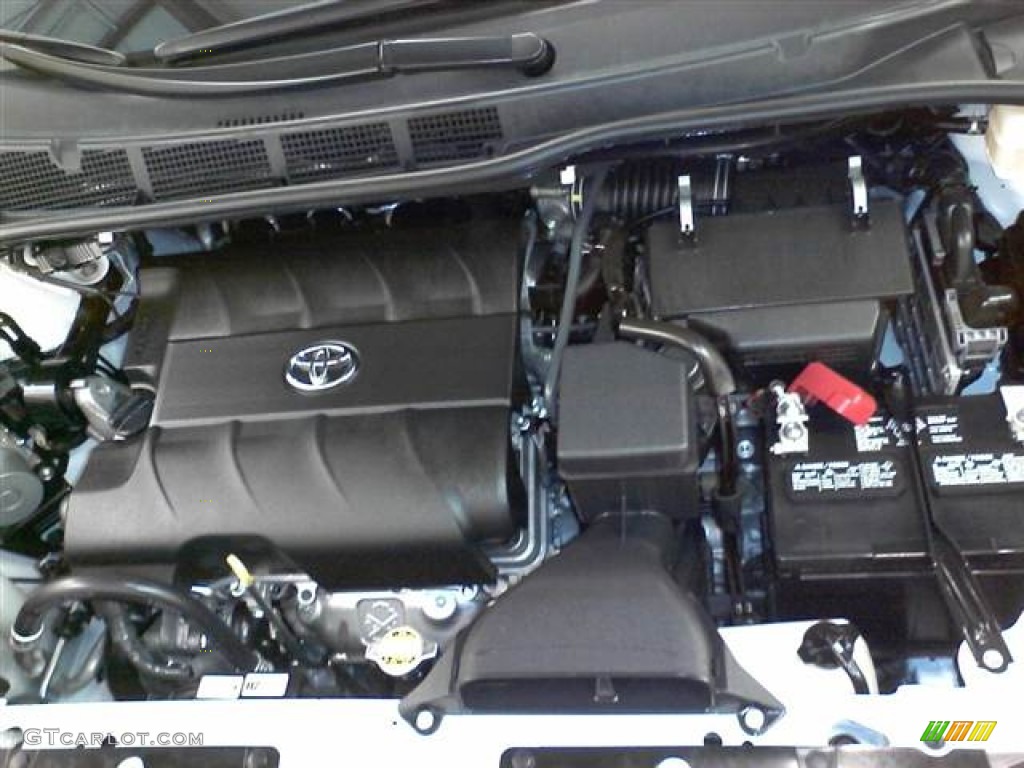 2011 Sienna V6 - Super White / Light Gray photo #19