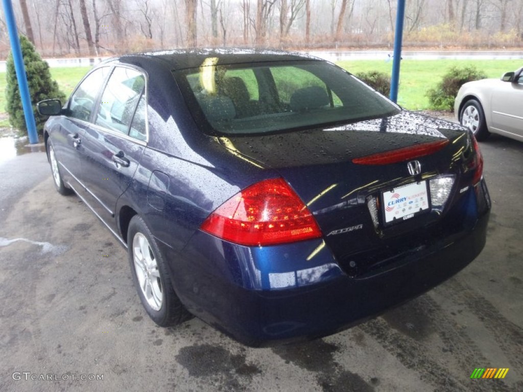 2006 Accord SE Sedan - Royal Blue Pearl / Black photo #2