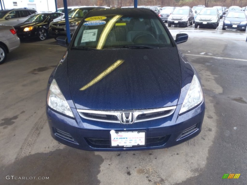 2006 Accord SE Sedan - Royal Blue Pearl / Black photo #3