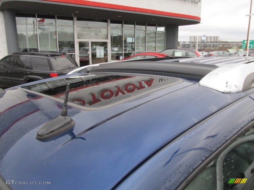 2004 Envoy XUV SLT 4x4 - Indigo Blue Metallic / Dark Pewter photo #9