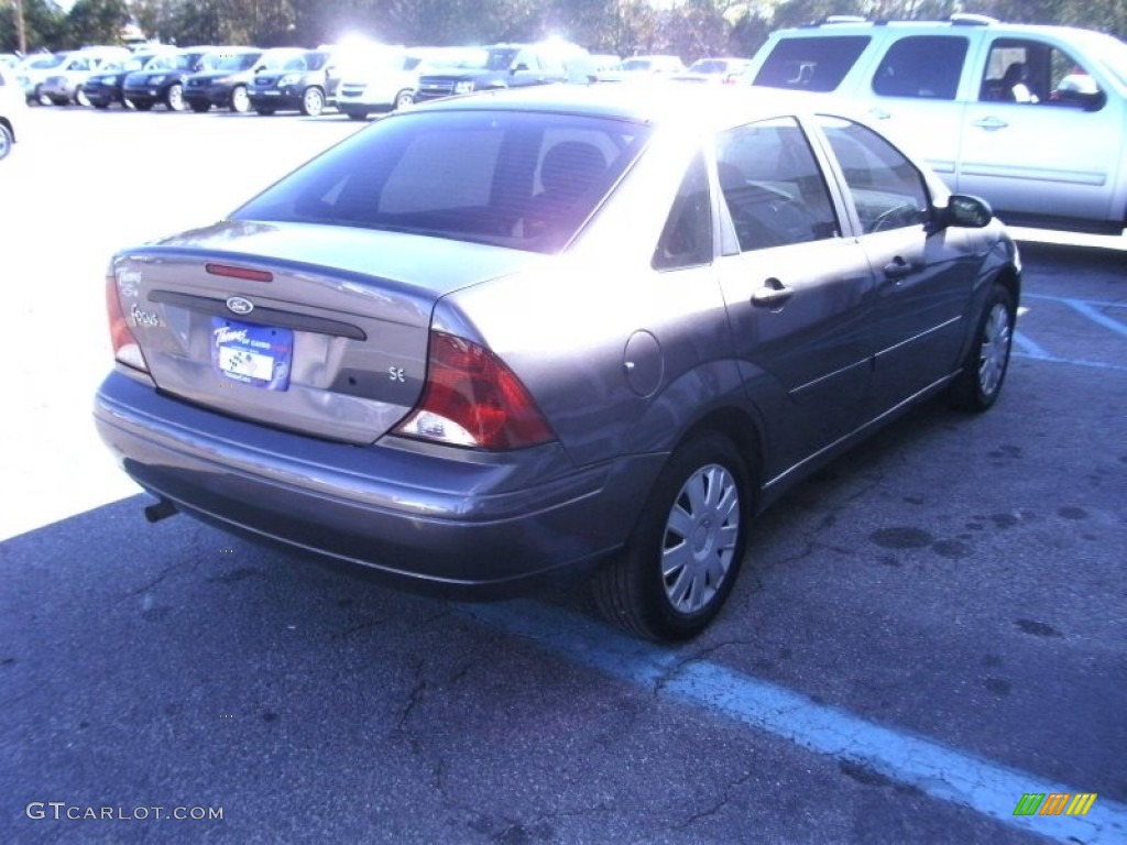 2004 Focus SE Sedan - Liquid Grey Metallic / Medium Graphite photo #9