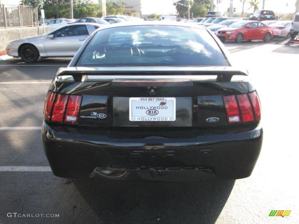 2001 Mustang V6 Coupe - Black / Medium Graphite photo #8