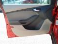 Race Red - Focus SE 5-Door Photo No. 16