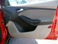 Race Red - Focus SE 5-Door Photo No. 20