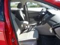Race Red - Focus SE 5-Door Photo No. 21