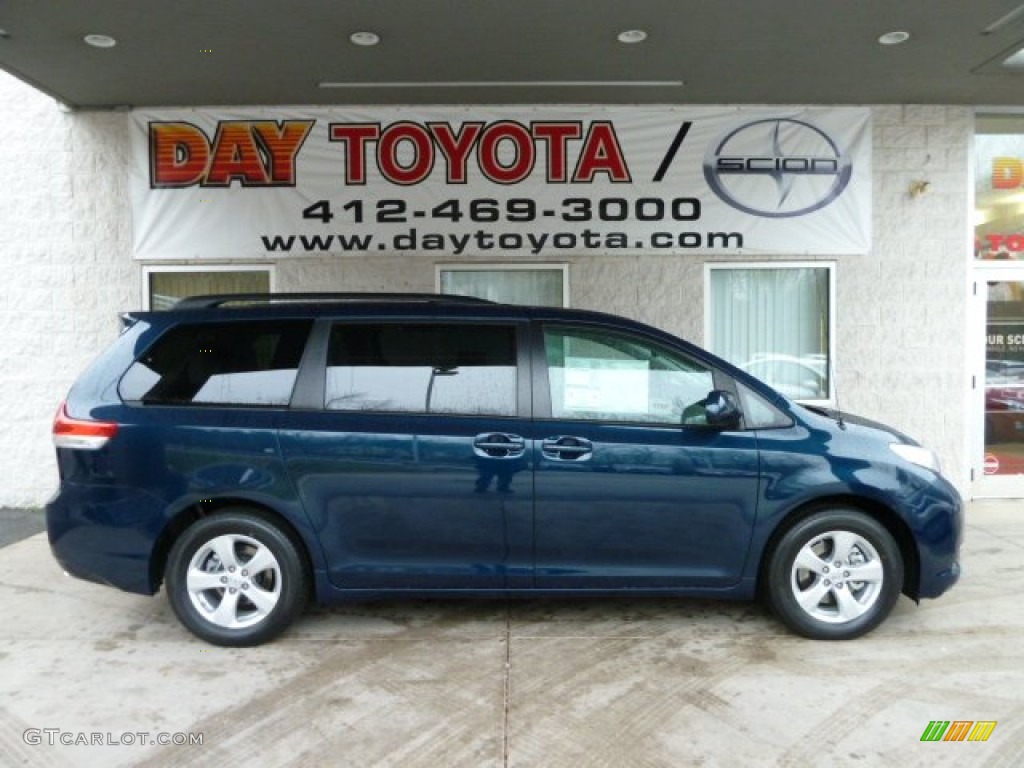 2012 Sienna LE - South Pacific Pearl / Light Gray photo #1
