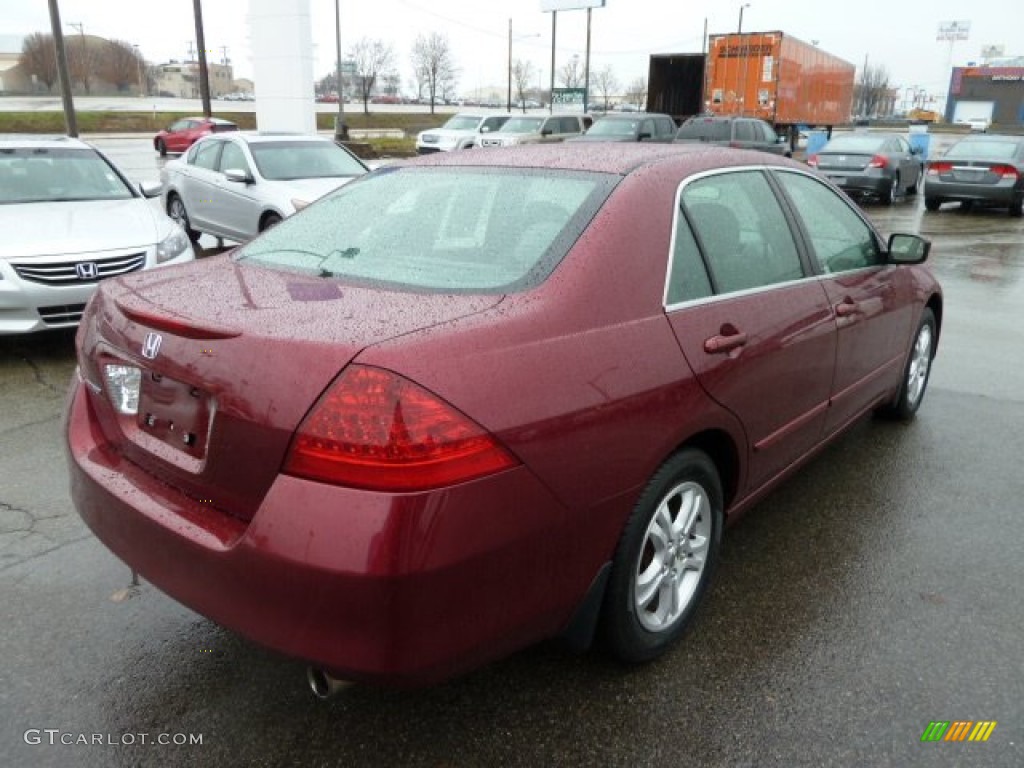 2006 Accord SE Sedan - Redondo Red Pearl / Gray photo #5