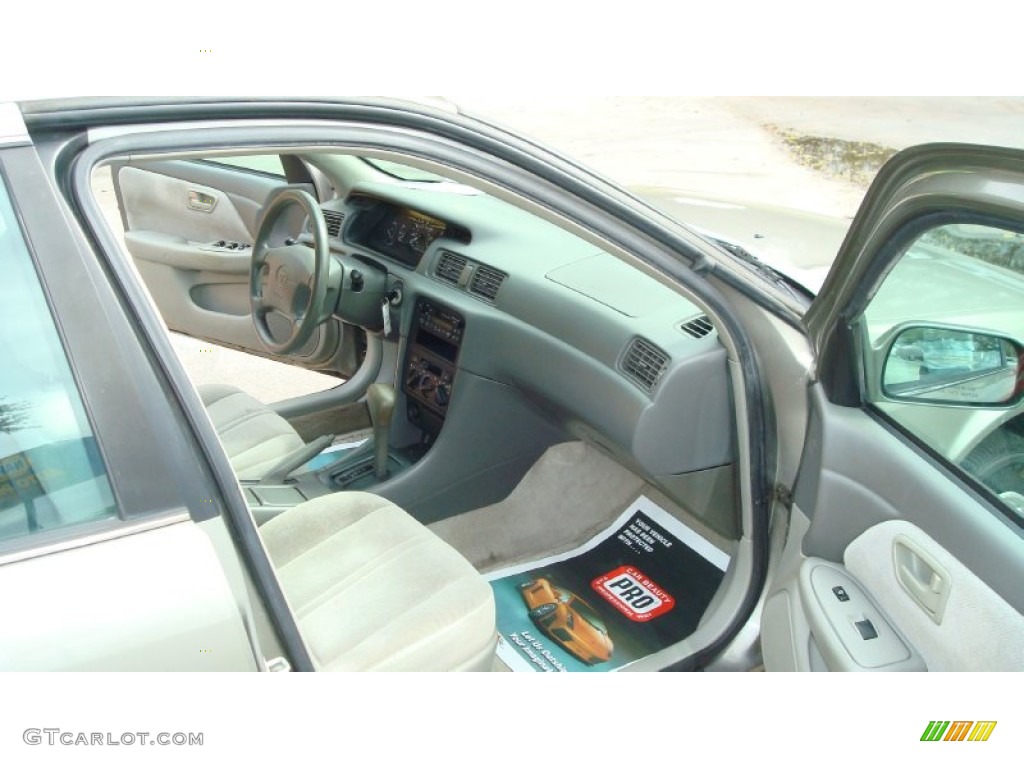 1999 Camry CE - Cashmere Beige Metallic / Oak photo #6