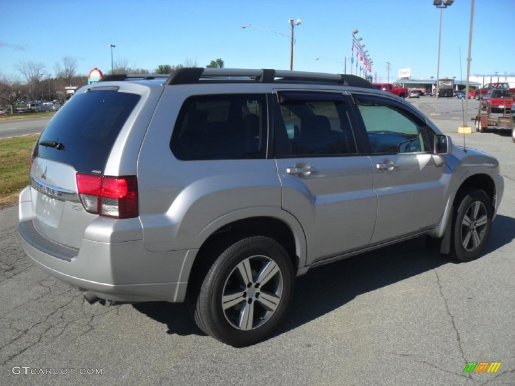 2011 Endeavor SE AWD - Quick Silver Metallic / Black photo #4