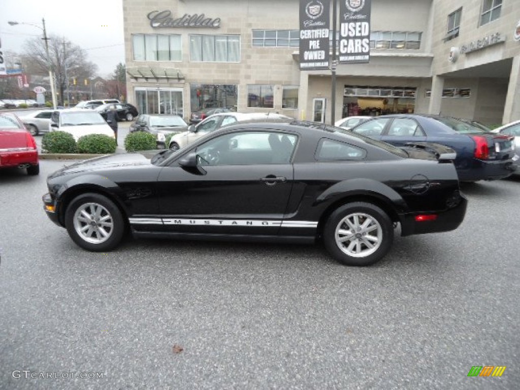 2006 Mustang V6 Premium Coupe - Black / Dark Charcoal photo #9