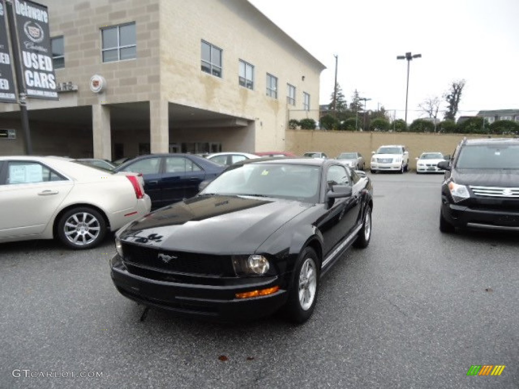 2006 Mustang V6 Premium Coupe - Black / Dark Charcoal photo #34