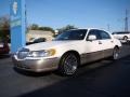 2001 Light Parchment Gold Metallic Lincoln Town Car Signature  photo #4