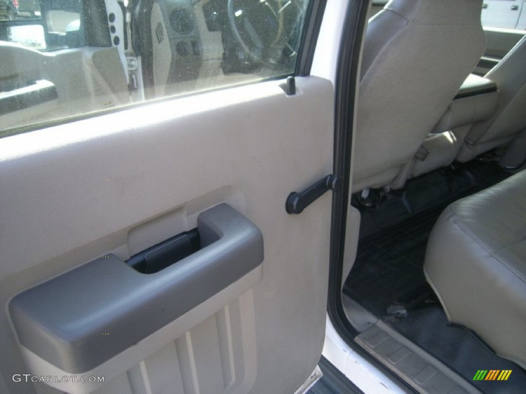 2008 F450 Super Duty XL Crew Cab Chassis Commercial - Oxford White / Medium Stone Grey photo #22