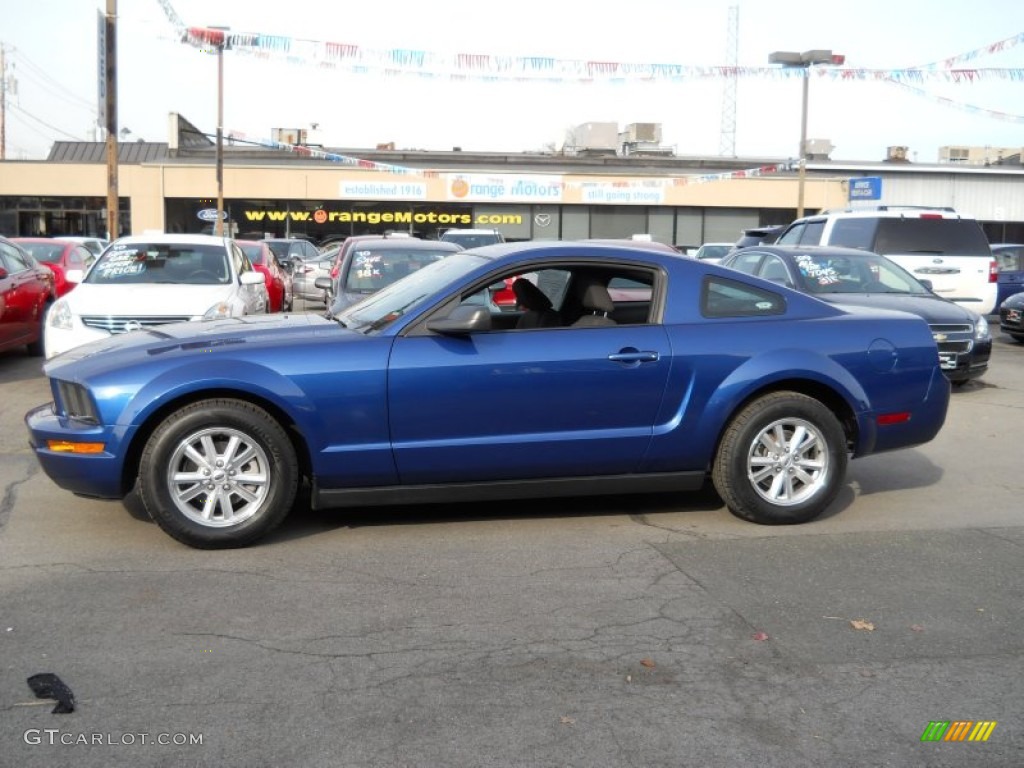 2006 Mustang V6 Deluxe Coupe - Vista Blue Metallic / Dark Charcoal photo #2