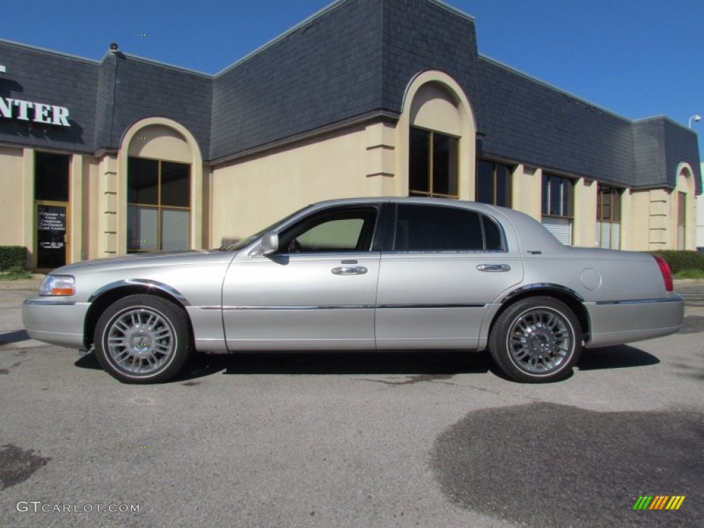 2006 Town Car Signature Limited - Silver Birch Metallic / Dove photo #1