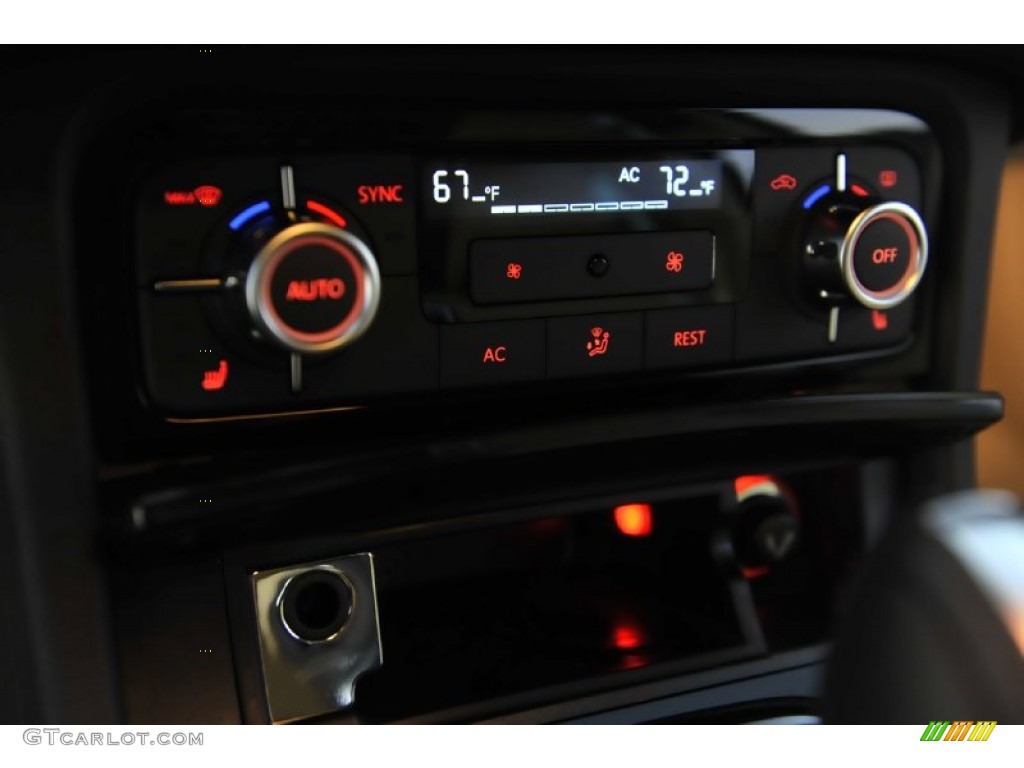 2012 Volkswagen Touareg VR6 FSI Sport 4XMotion Controls Photo #56930212