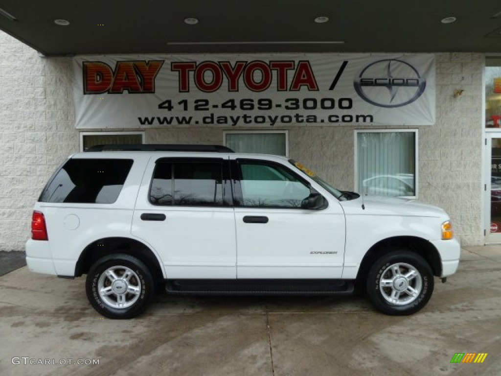 2005 Explorer XLT 4x4 - Oxford White / Midnight Grey photo #1