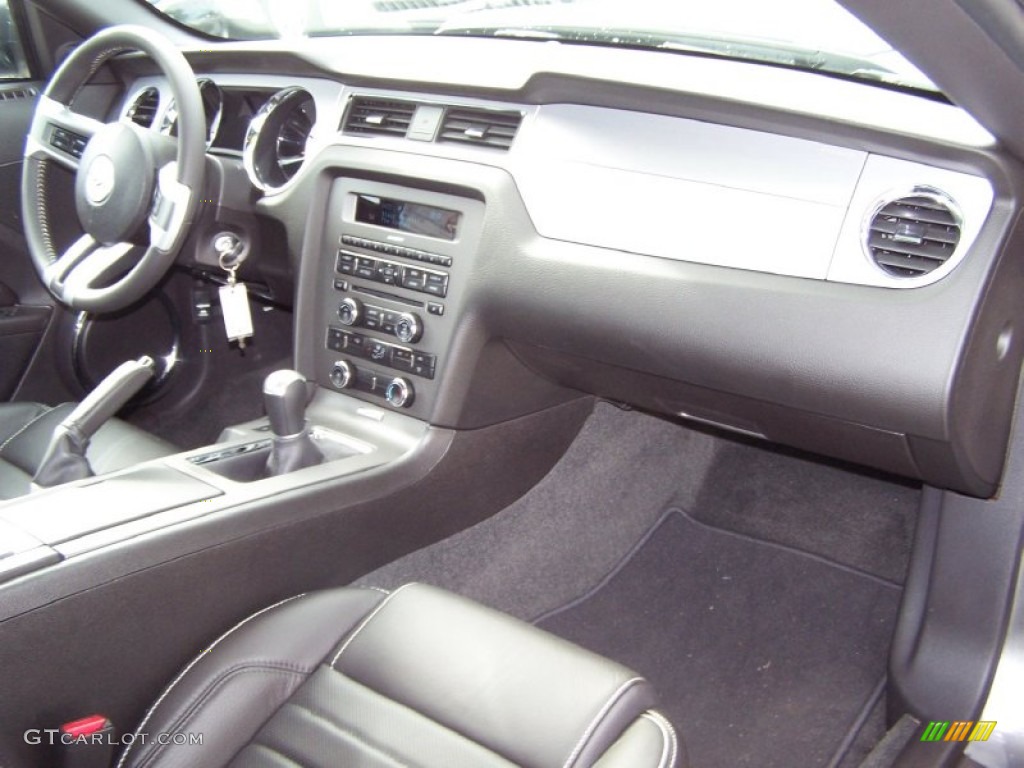 2011 Ford Mustang GT Premium Coupe Charcoal Black Dashboard Photo #56933205