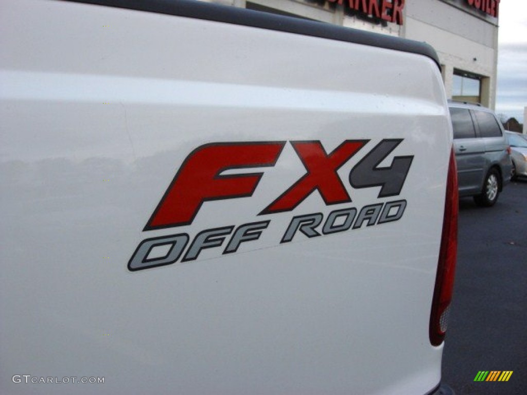 2004 F250 Super Duty FX4 Crew Cab 4x4 - Oxford White / Medium Flint photo #24