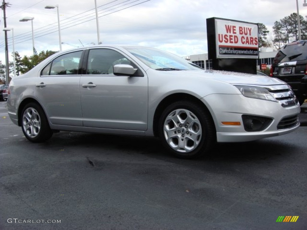 2010 Fusion SE V6 - Brilliant Silver Metallic / Medium Light Stone photo #2