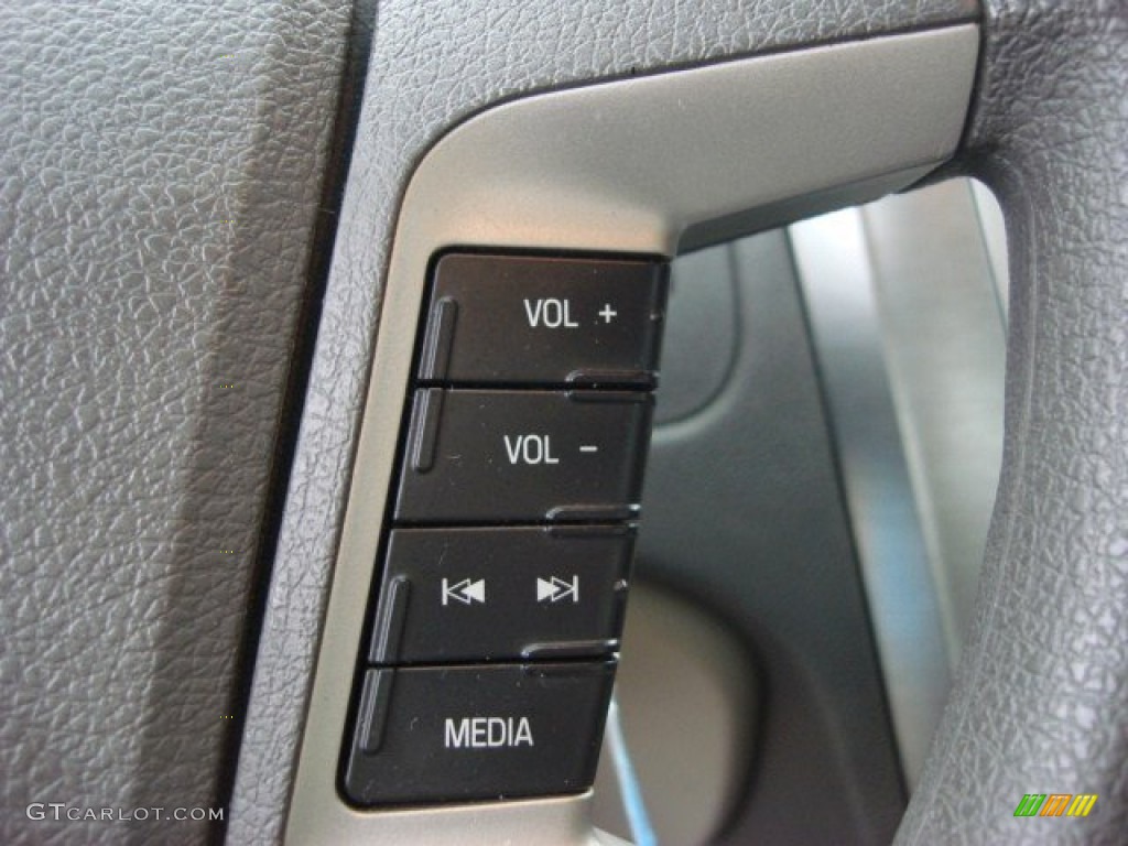 2010 Fusion SE V6 - Brilliant Silver Metallic / Medium Light Stone photo #23