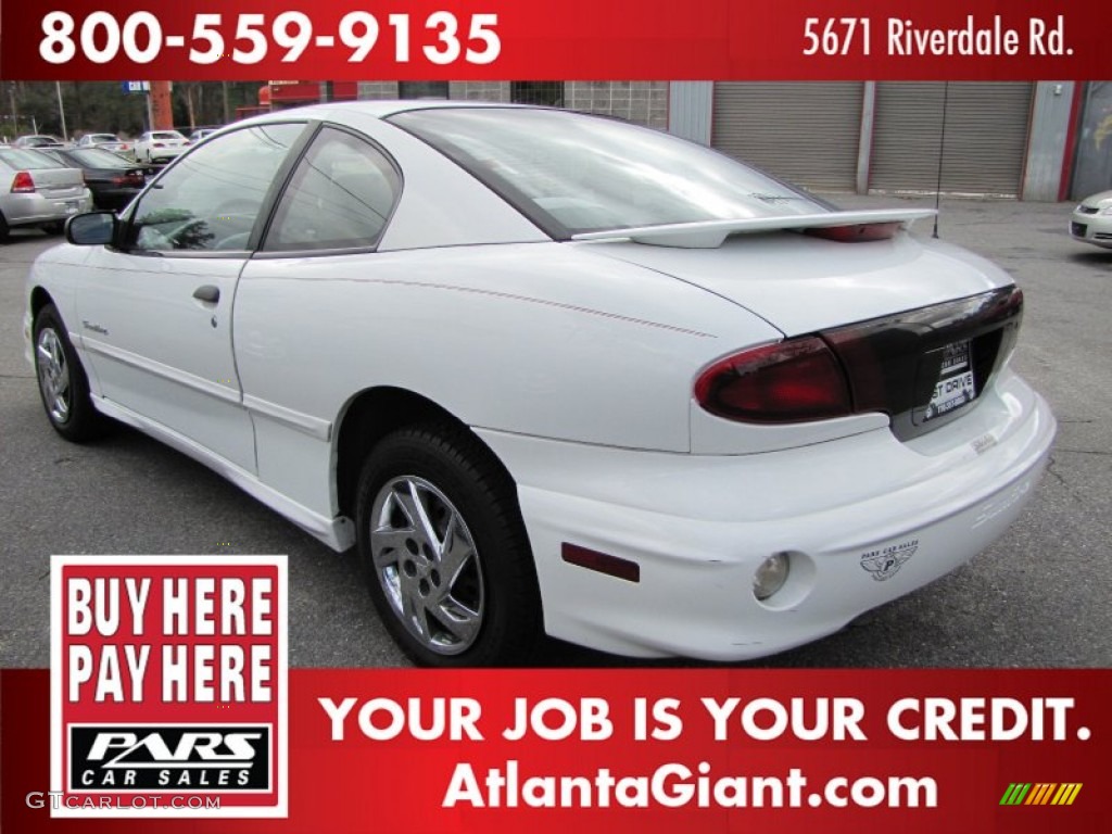2002 Sunfire SE Coupe - Arctic White / Taupe photo #2