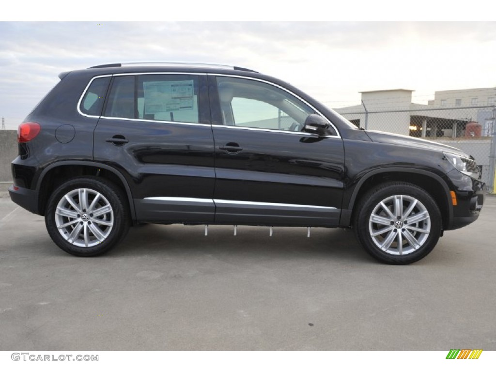 2012 Tiguan SE - Deep Black Metallic / Beige photo #7