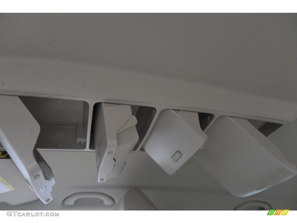 2012 Tiguan SE - Deep Black Metallic / Beige photo #13