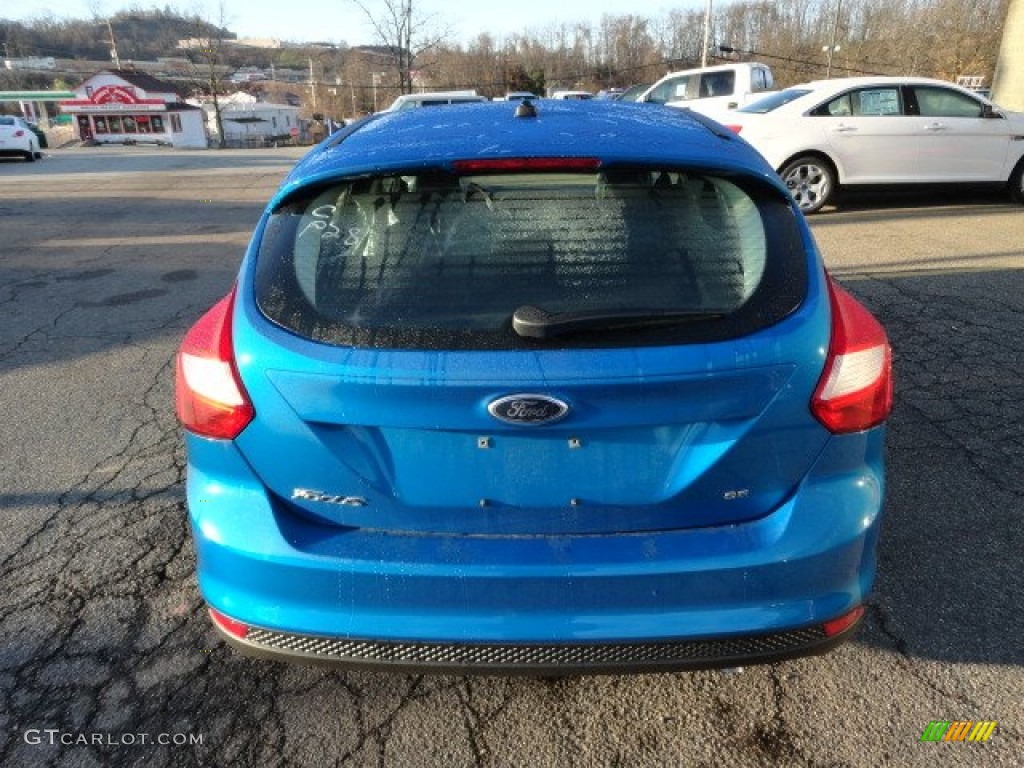 2012 Focus SE 5-Door - Blue Candy Metallic / Charcoal Black photo #3