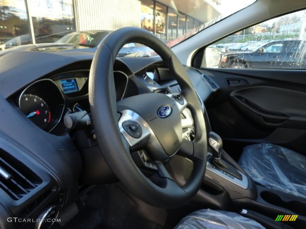 2012 Focus SE 5-Door - Blue Candy Metallic / Charcoal Black photo #15