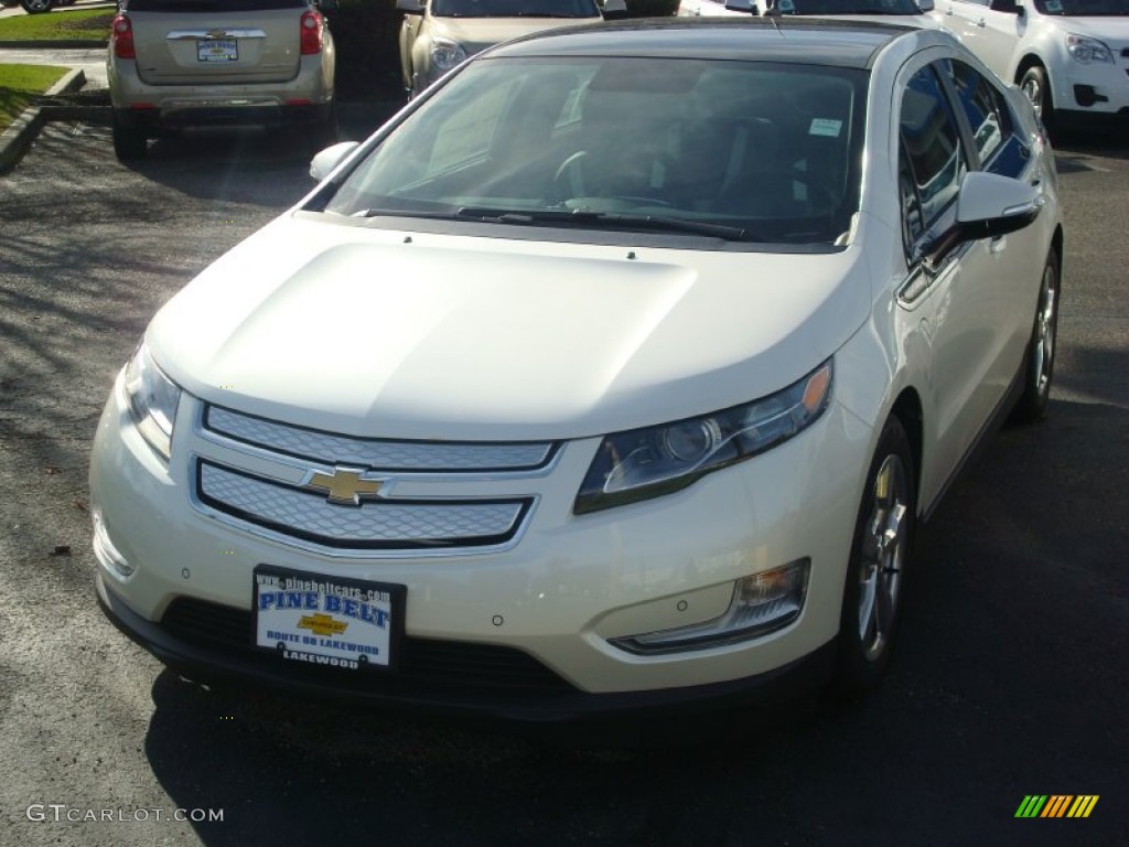 2012 Volt Hatchback - Summit White / Jet Black/Ceramic White Accents photo #1