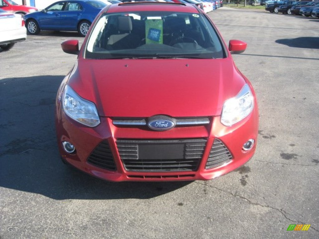 2012 Focus SE 5-Door - Red Candy Metallic / Charcoal Black photo #2