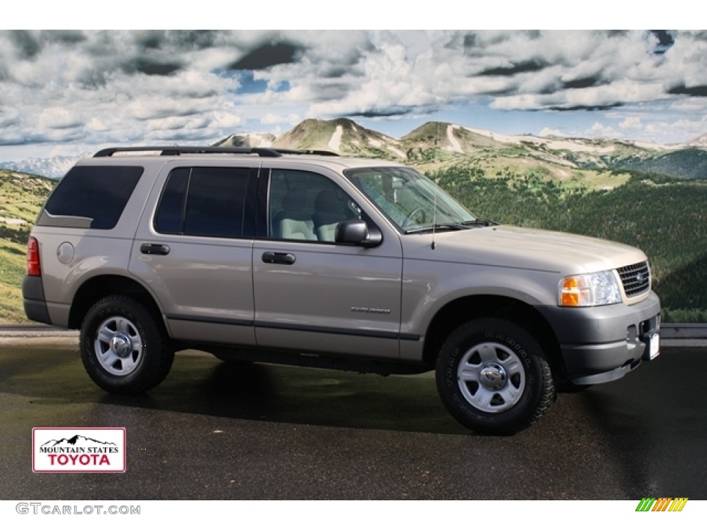 2004 Explorer XLS 4x4 - Pueblo Gold Metallic / Medium Parchment photo #1