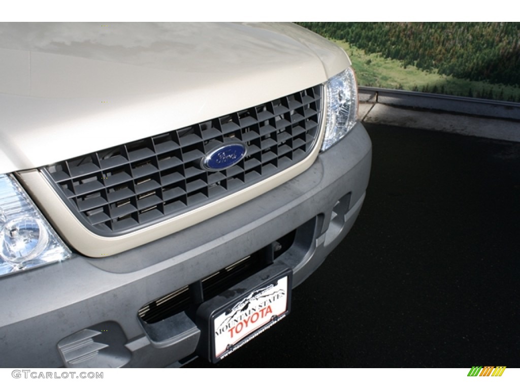 2004 Explorer XLS 4x4 - Pueblo Gold Metallic / Medium Parchment photo #21