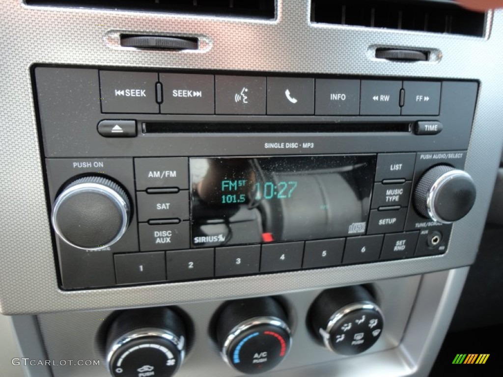 2010 Jeep Liberty Limited Audio System Photos