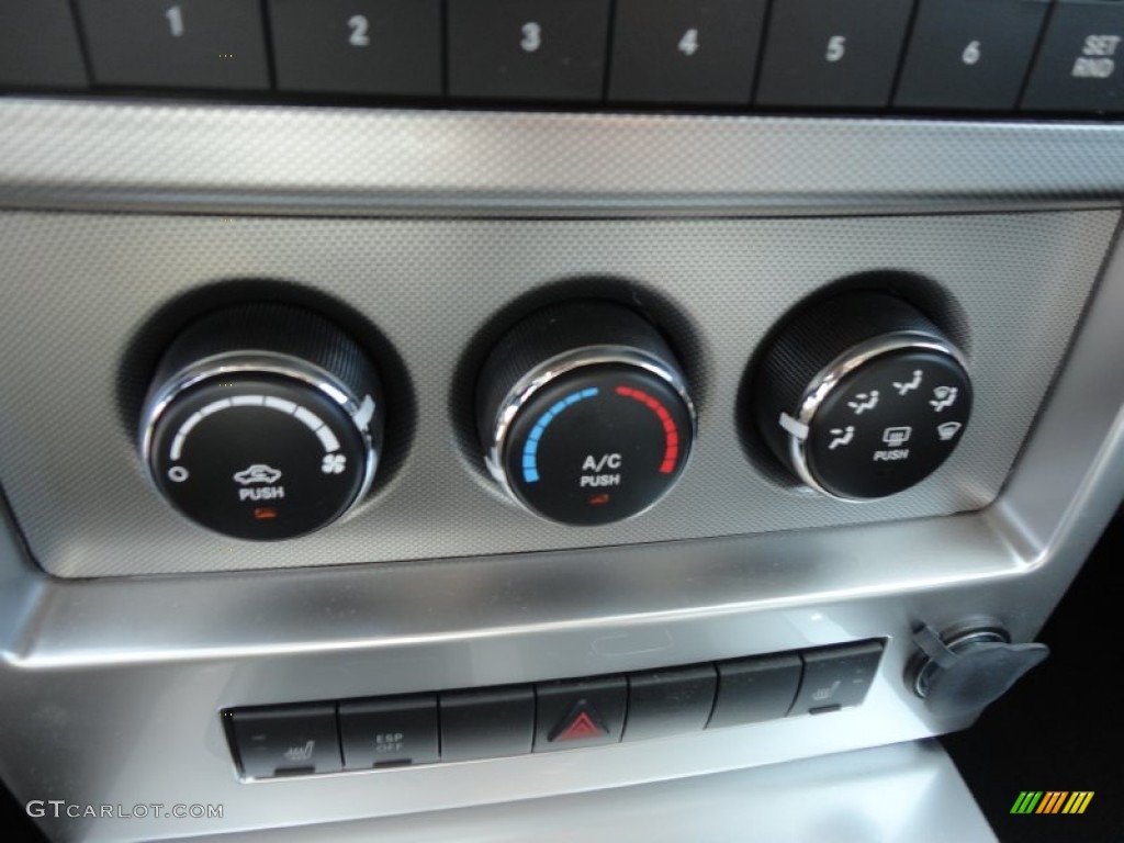 2010 Jeep Liberty Limited Controls Photos