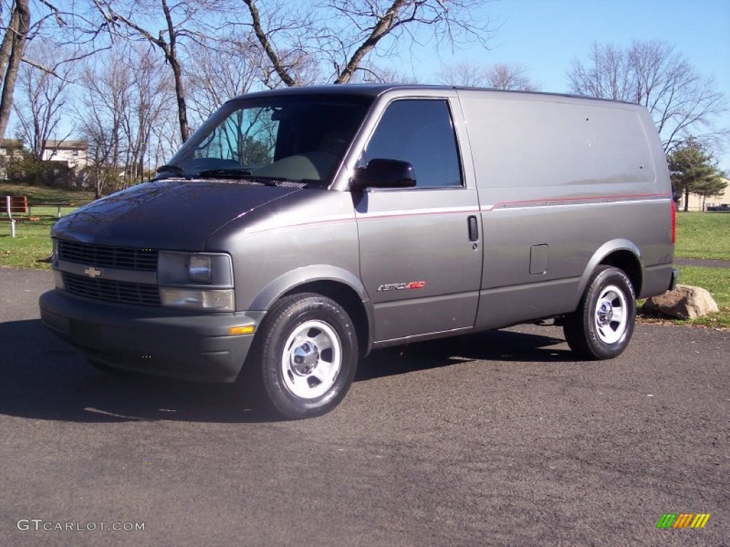 2002 Astro AWD Commercial Van - Medium Charcoal Gray Metallic / Neutral photo #2