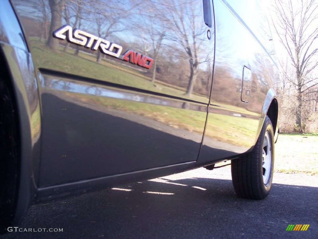 2002 Astro AWD Commercial Van - Medium Charcoal Gray Metallic / Neutral photo #26