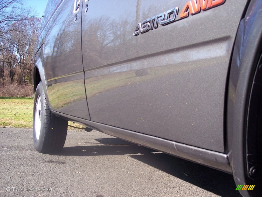 2002 Astro AWD Commercial Van - Medium Charcoal Gray Metallic / Neutral photo #27