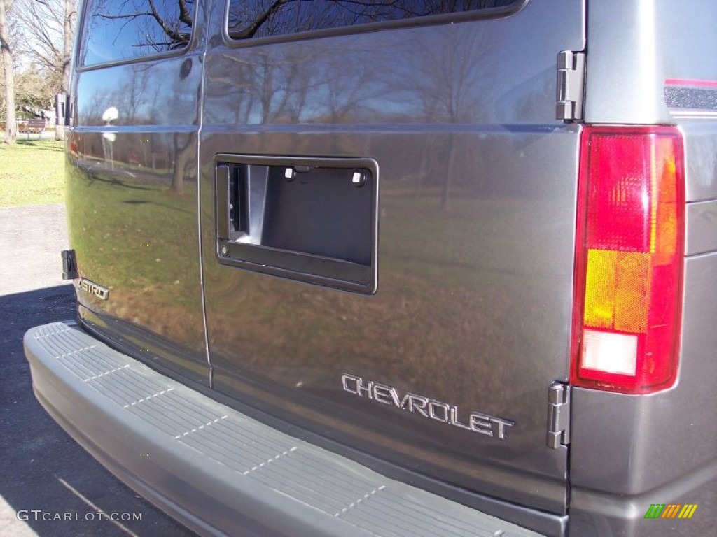 2002 Astro AWD Commercial Van - Medium Charcoal Gray Metallic / Neutral photo #28