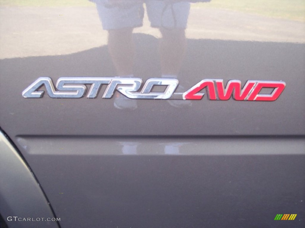 2002 Astro AWD Commercial Van - Medium Charcoal Gray Metallic / Neutral photo #32