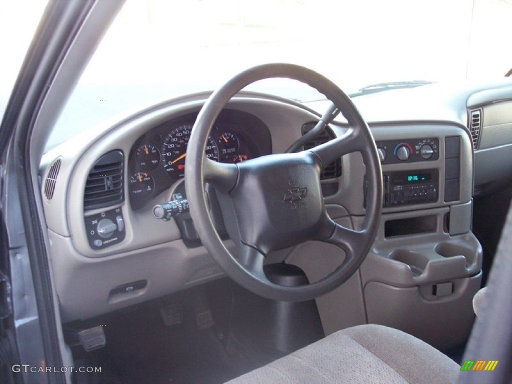 2002 Astro AWD Commercial Van - Medium Charcoal Gray Metallic / Neutral photo #41