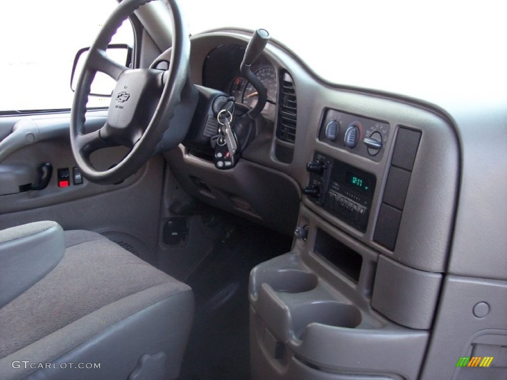 2002 Astro AWD Commercial Van - Medium Charcoal Gray Metallic / Neutral photo #47