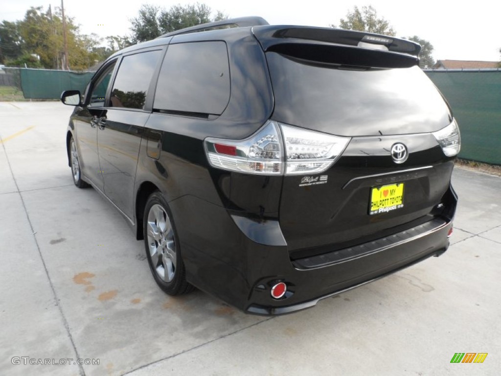 2011 Sienna SE - Black / Dark Charcoal photo #5