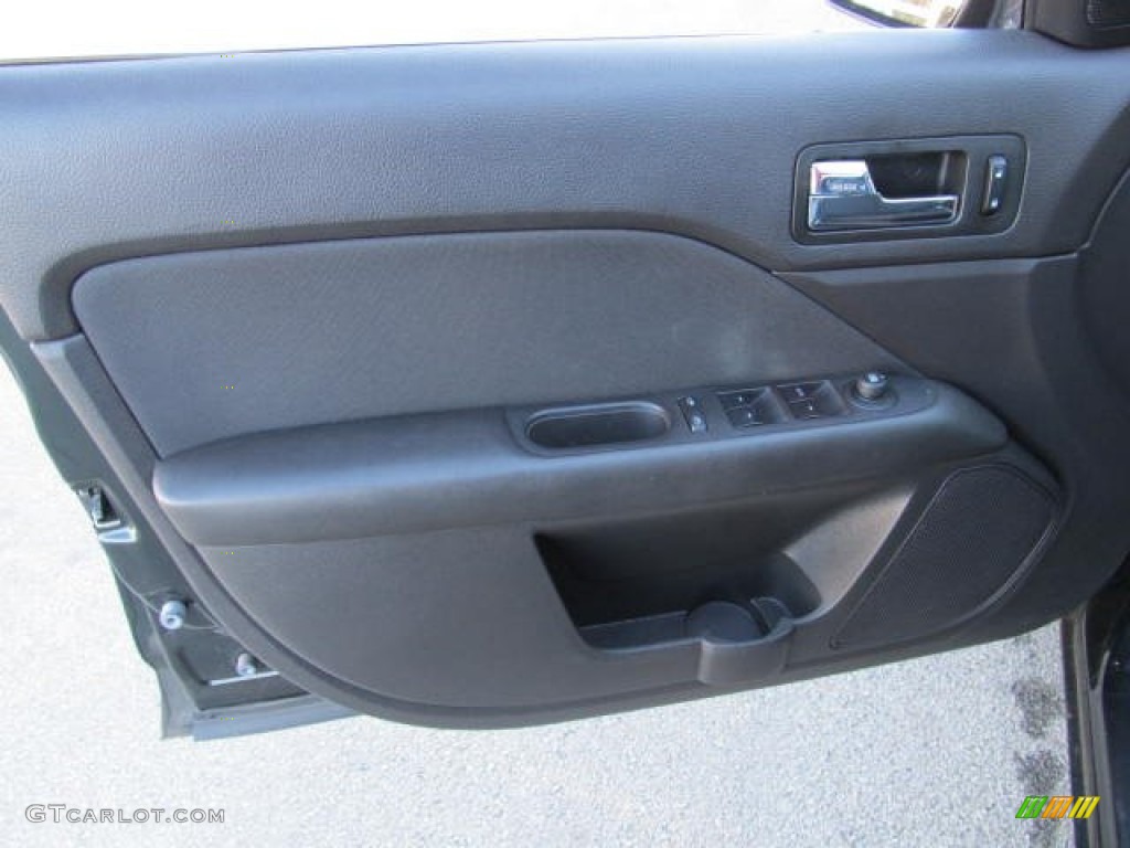 2010 Ford Fusion SE Door Panel Photos
